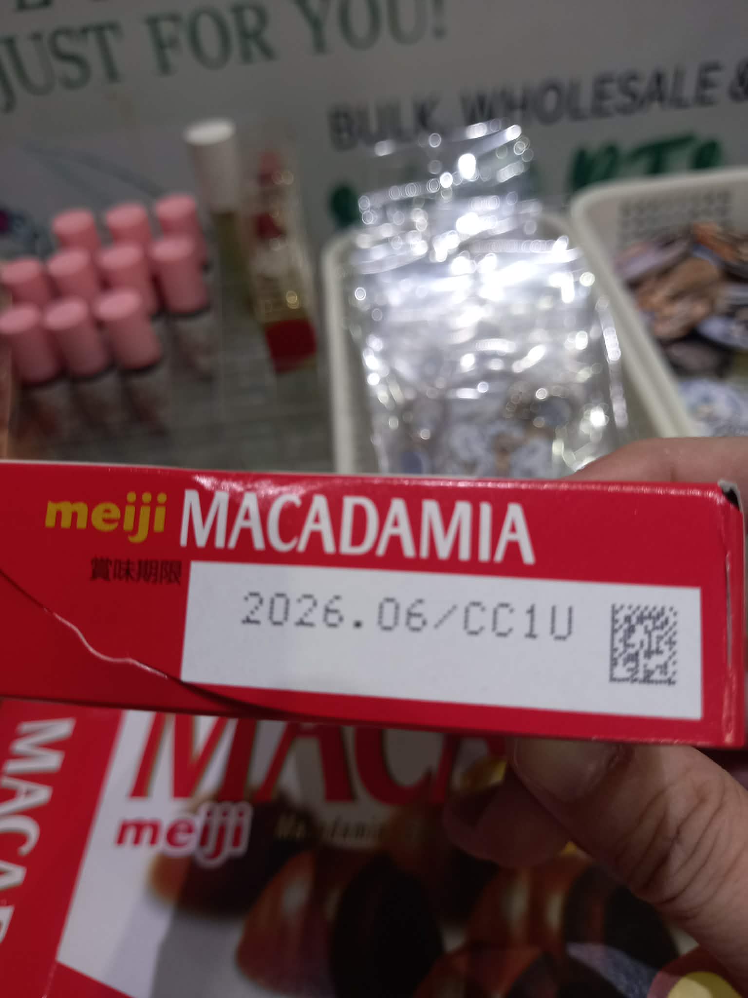 Meiji Macadamia Chocolate – Premium Roasted Japanese Nut Toffee