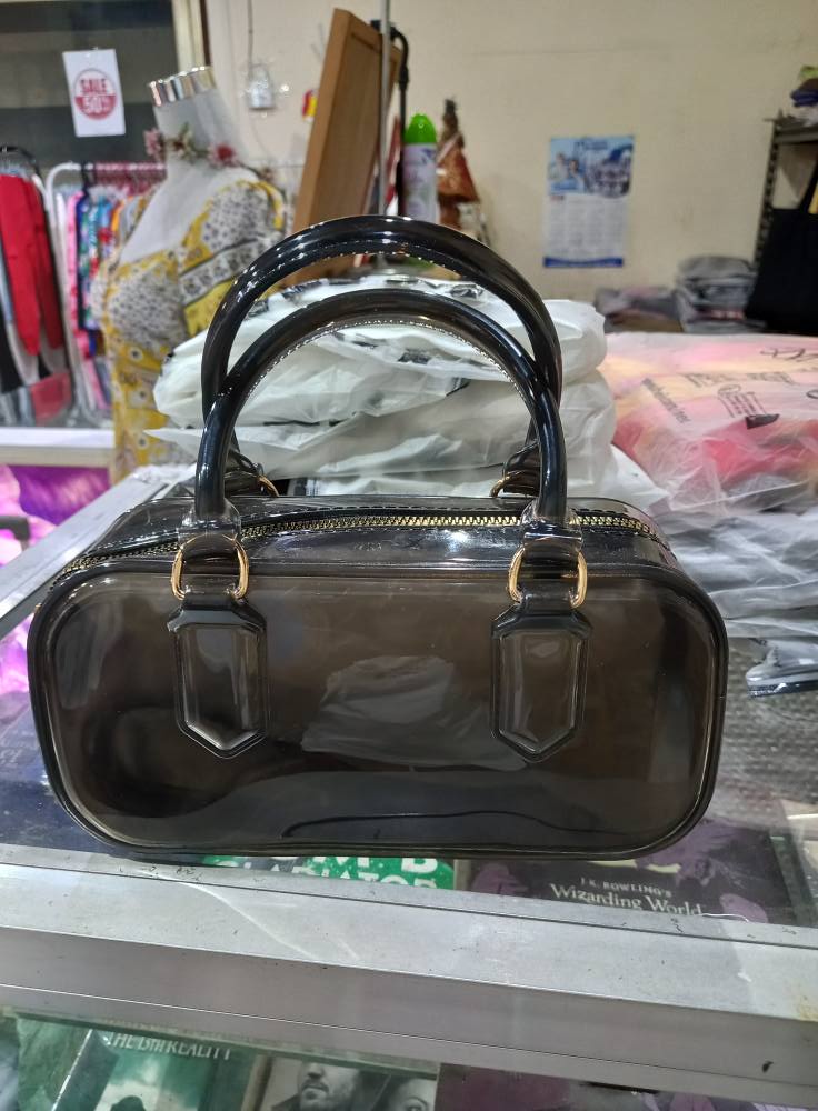 Black Jelly Sling Bag Trendy PVC Handbag 